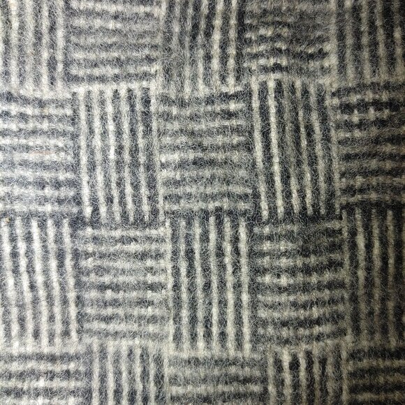 Classic Houndstooth Lambswool Scarf With Fringe - Picture 3 of 4